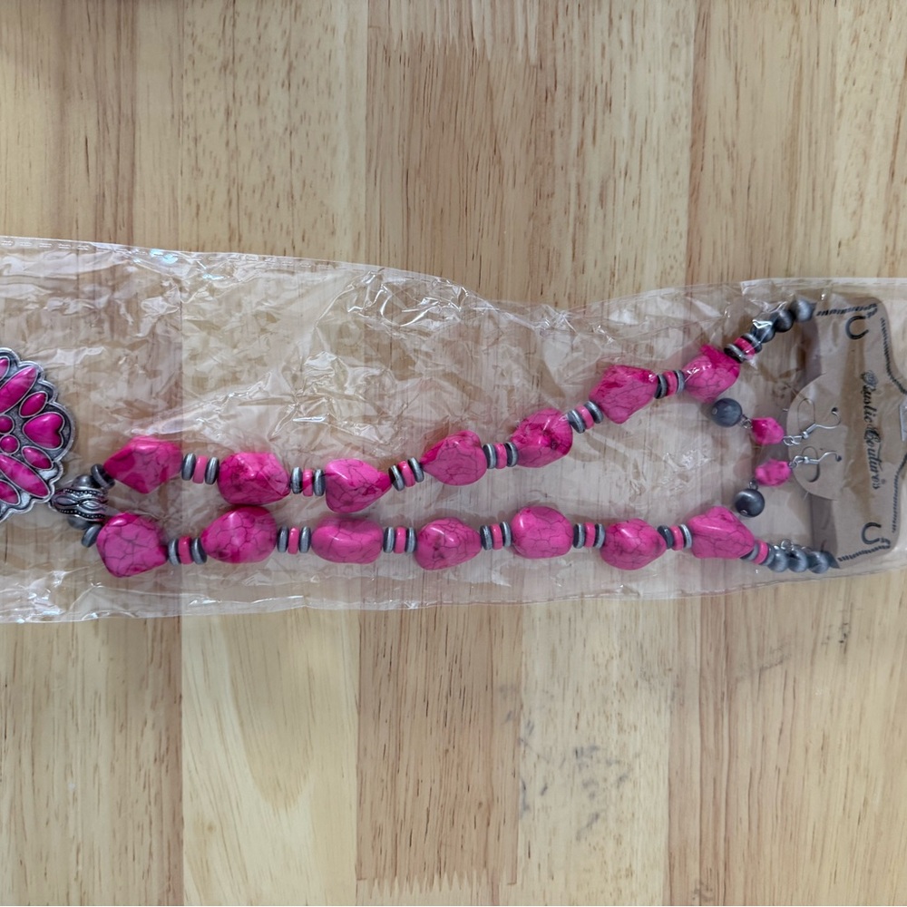 Rustic Couture's Western Necklace/Earrings Jewelry Set Synthetic Pink Turquoise - Picture 9 of 9